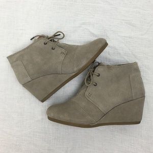 Toms Suede Desert Wedge Bootie Size 8 Tuape Laces